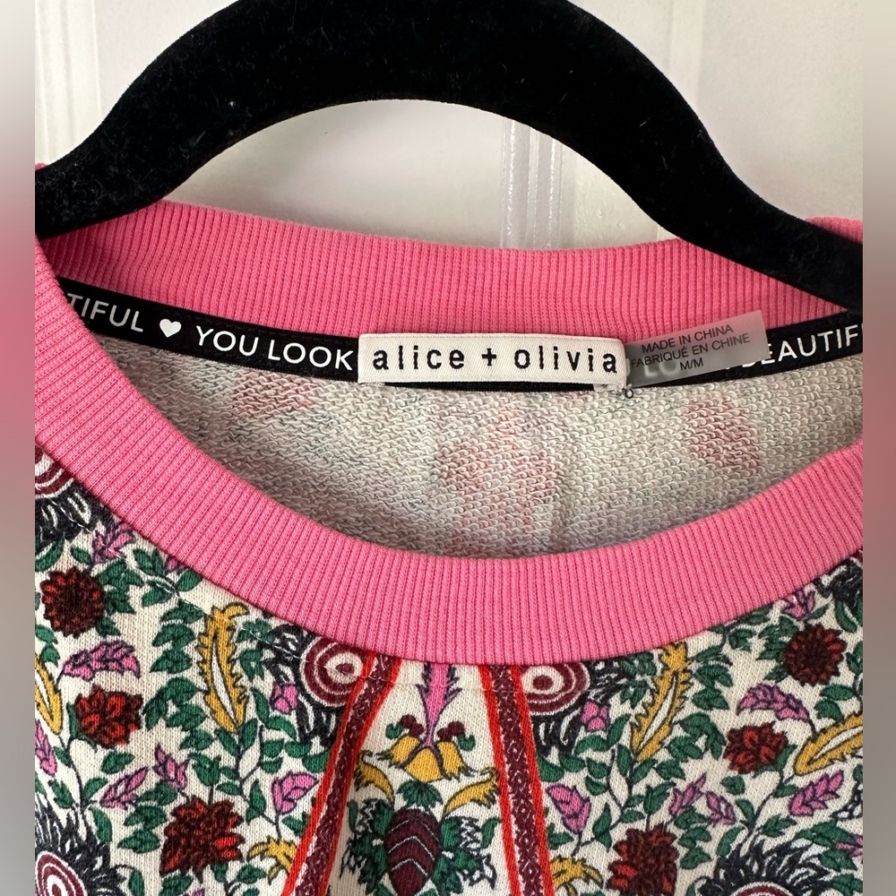 NWOT - Alice + Olivia Amirah Printed Sweatshirt - Size Medium - Picture 5 of 7